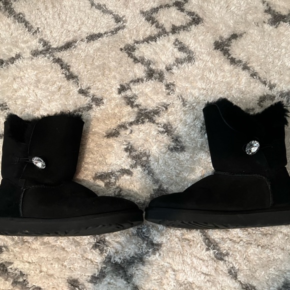 Size 8 Ugg gem Bailey buttons. - Picture 2 of 5